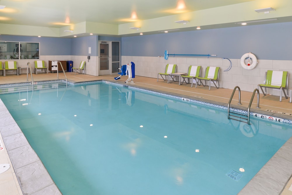 Holiday Inn Express Suites Ogallala 5/75