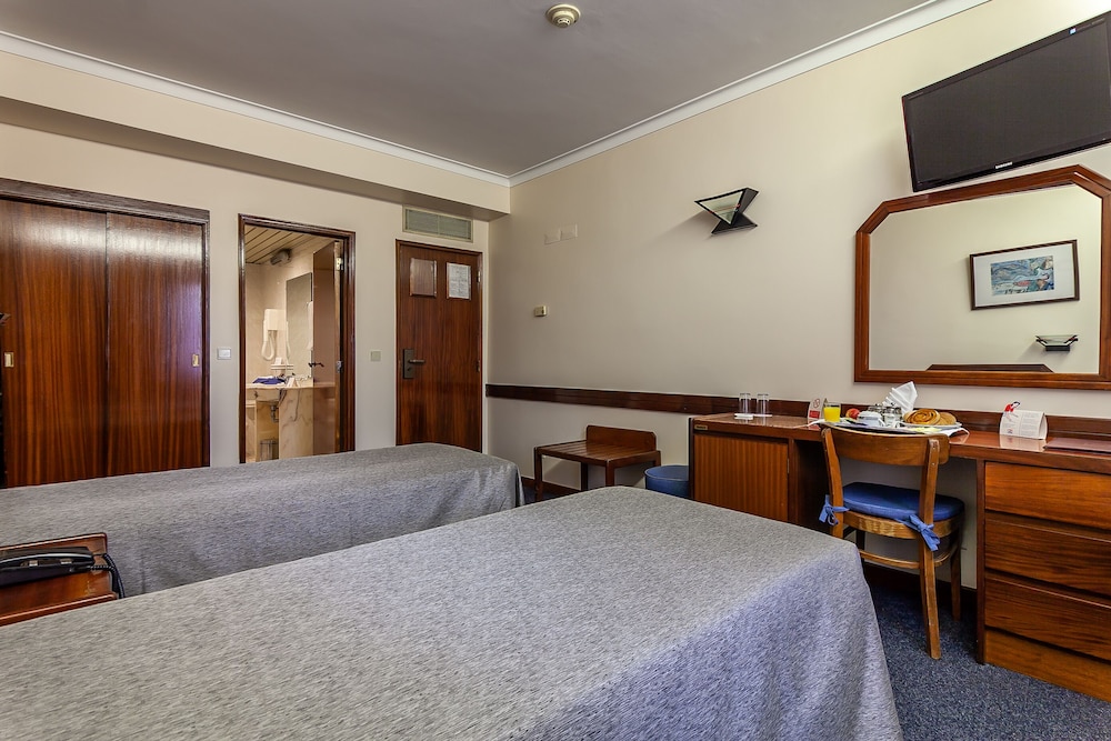 ROOM, TWIN BEDS, WITH EXTRA BED