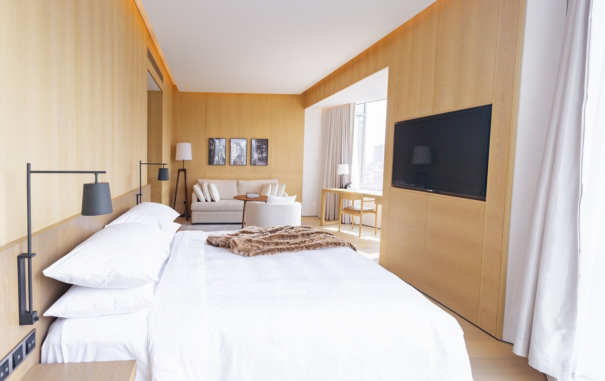 Pearl, King Bed, Tower View