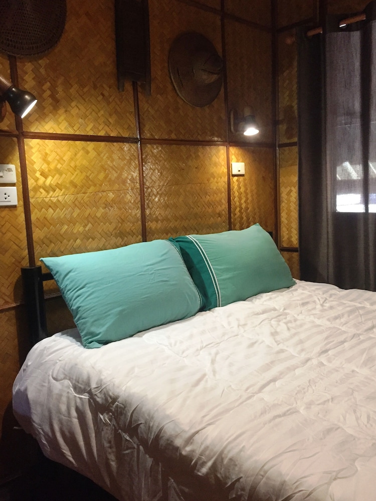 Traditional, Queen Bed, with Fan