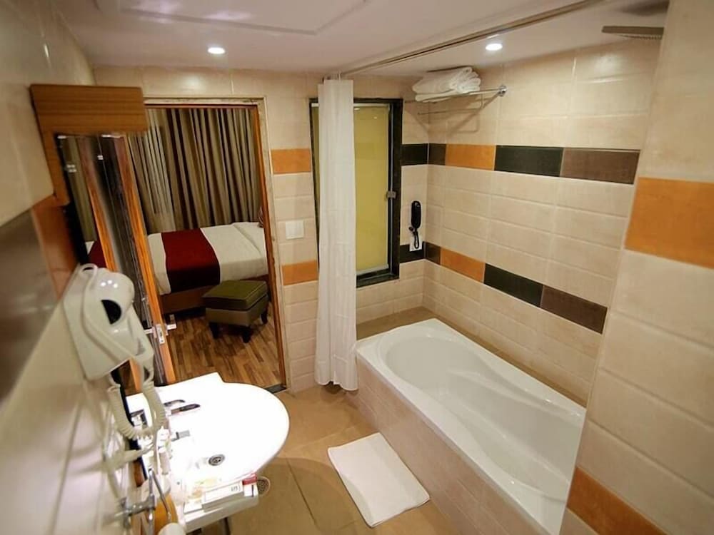 Hotel Hampi International 35/36