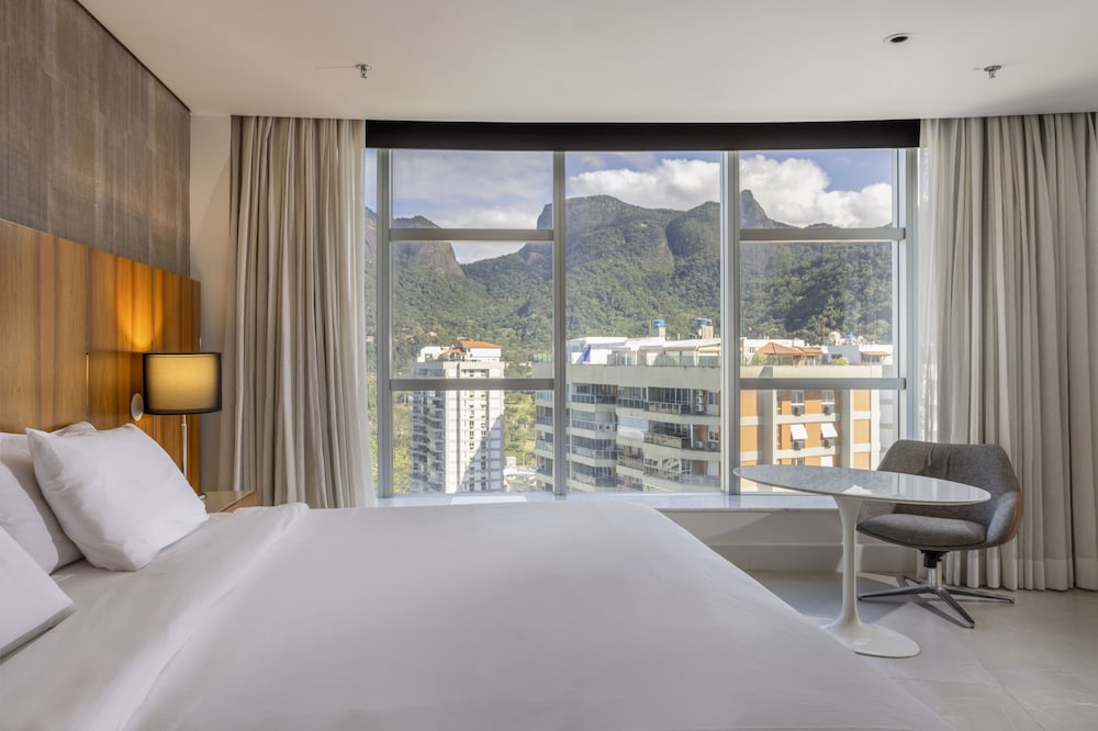DELUXE, DOUBLE BED