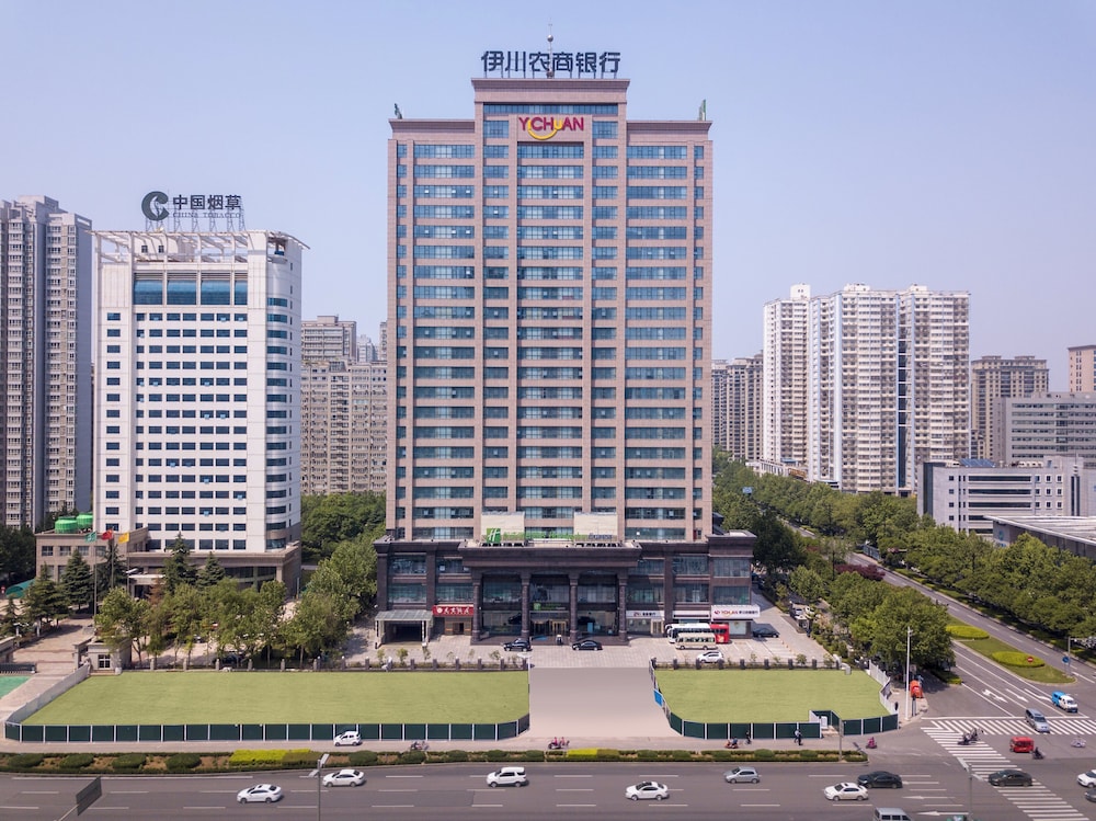 Holiday Inn Express Luoyang City Center 66/72