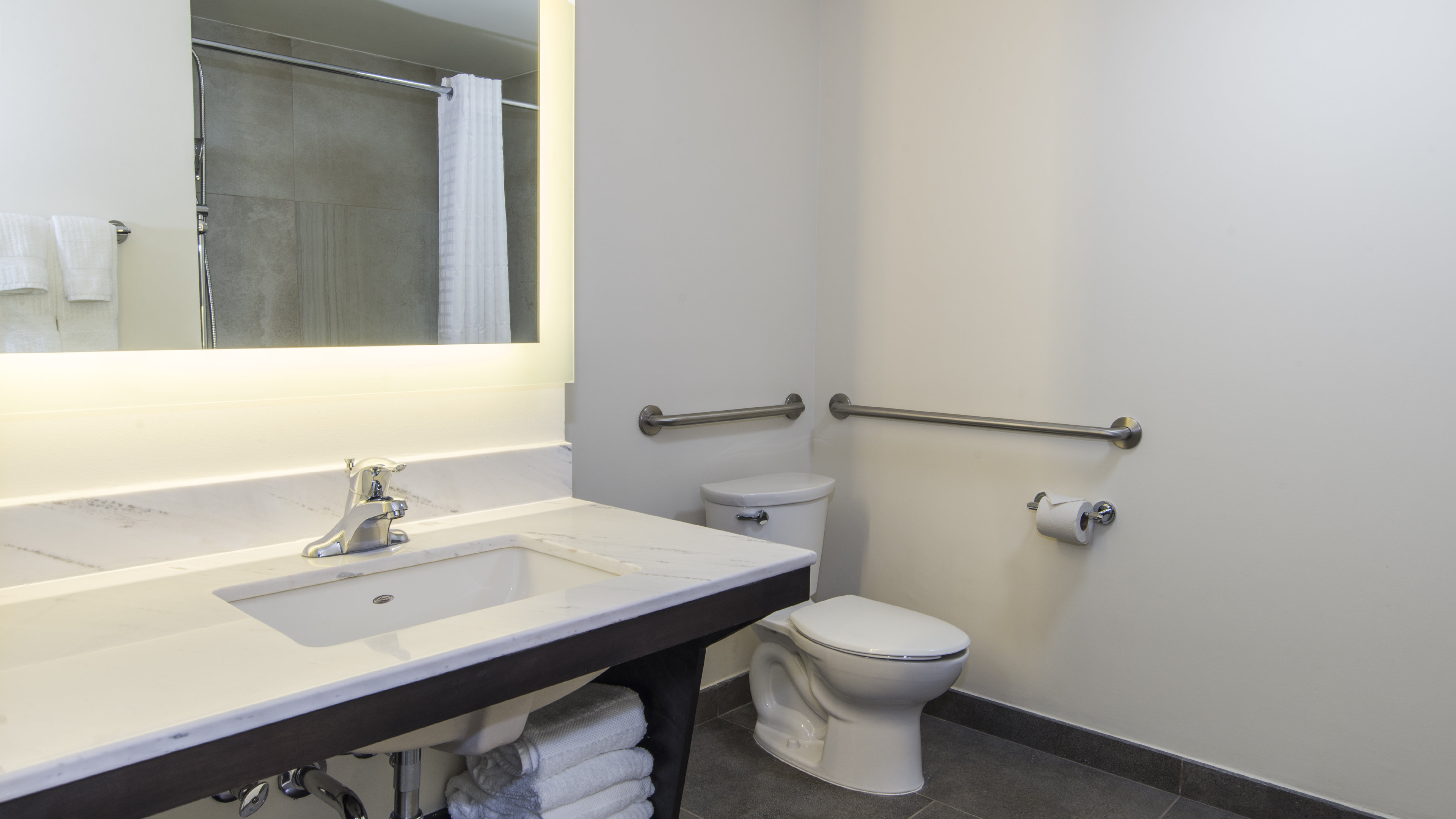 CANDLEWOOD SUITES CELAYA 74/75