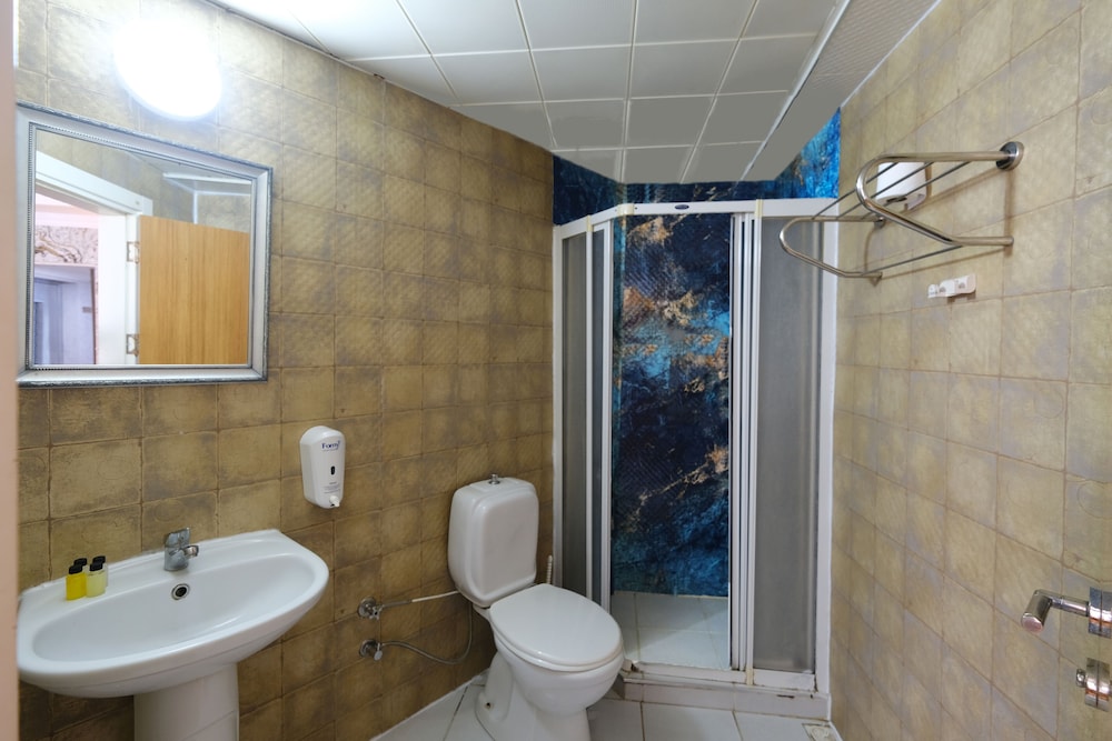Ozbek Hotel 62/64