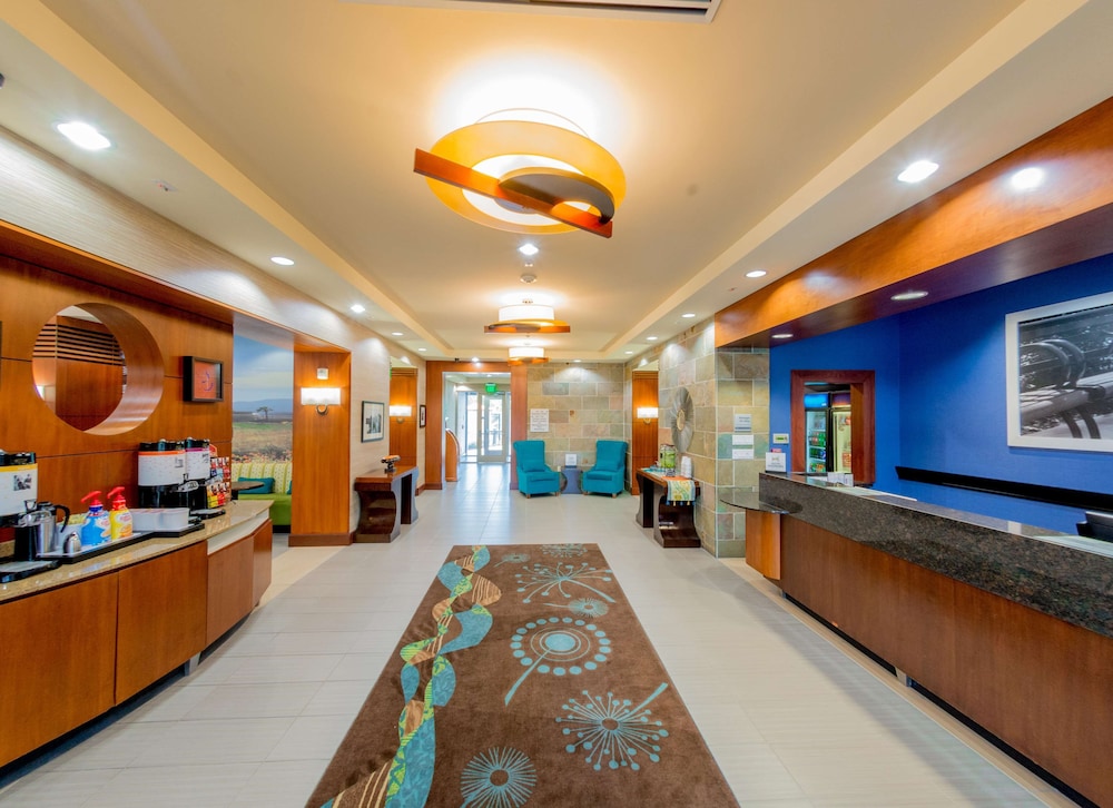 Hampton Inn Suites Riverside Corona East 13/66