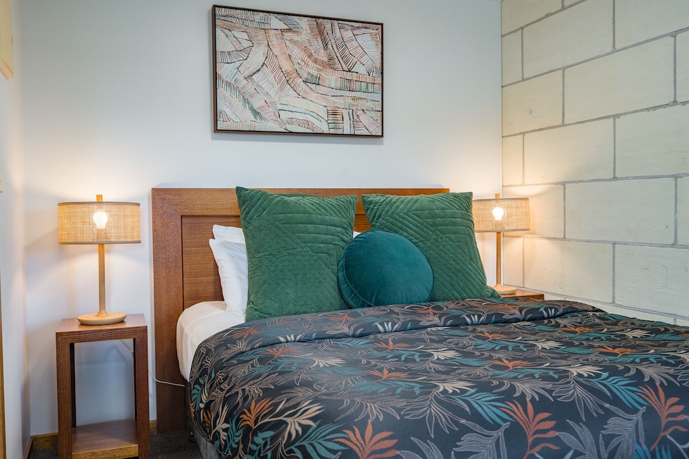 Family Suite, 1 Single and 2 Queen Beds, Ocean View, Two Story