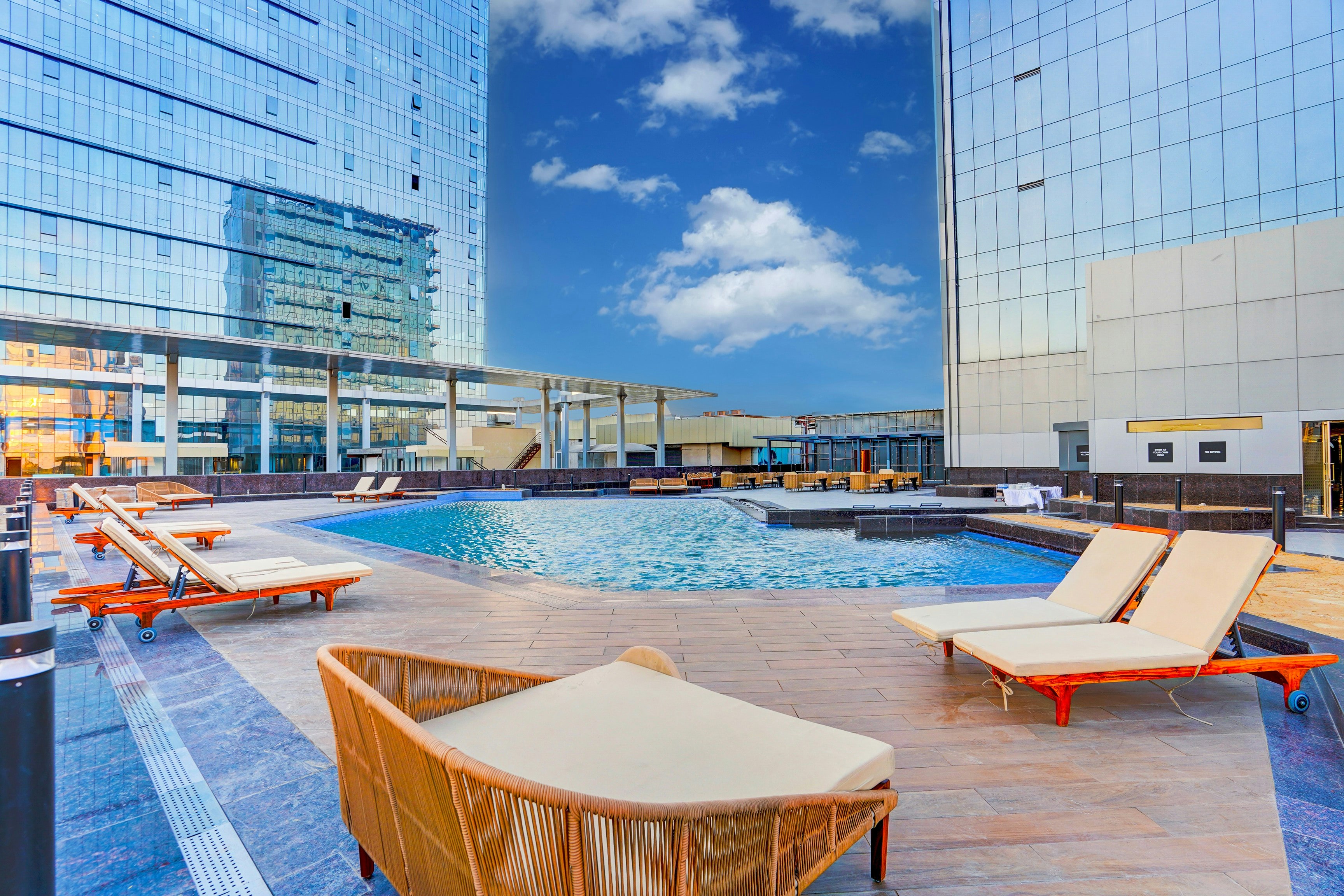 Sunday Hotel & Residence Gurgaon 16/50