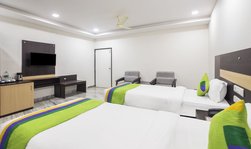 Hotel Royal Dezire 24/48