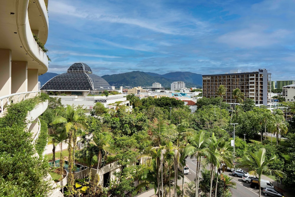 HILTON CAIRNS HOTEL in CAIRNS