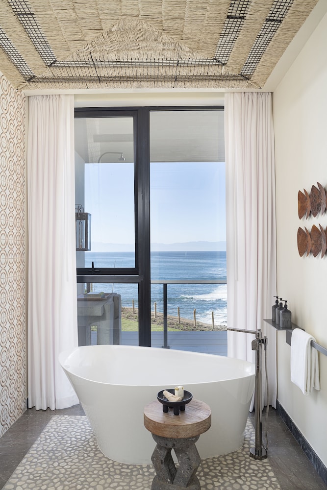 Sol, 5 Bedrooms, 5 Queen Beds, Ocean Front, with Pool