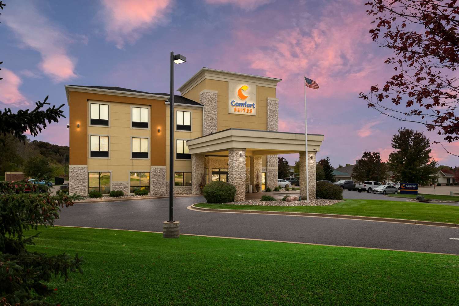 Comfort Suites Hudson I-94 Hudson WI 4/40