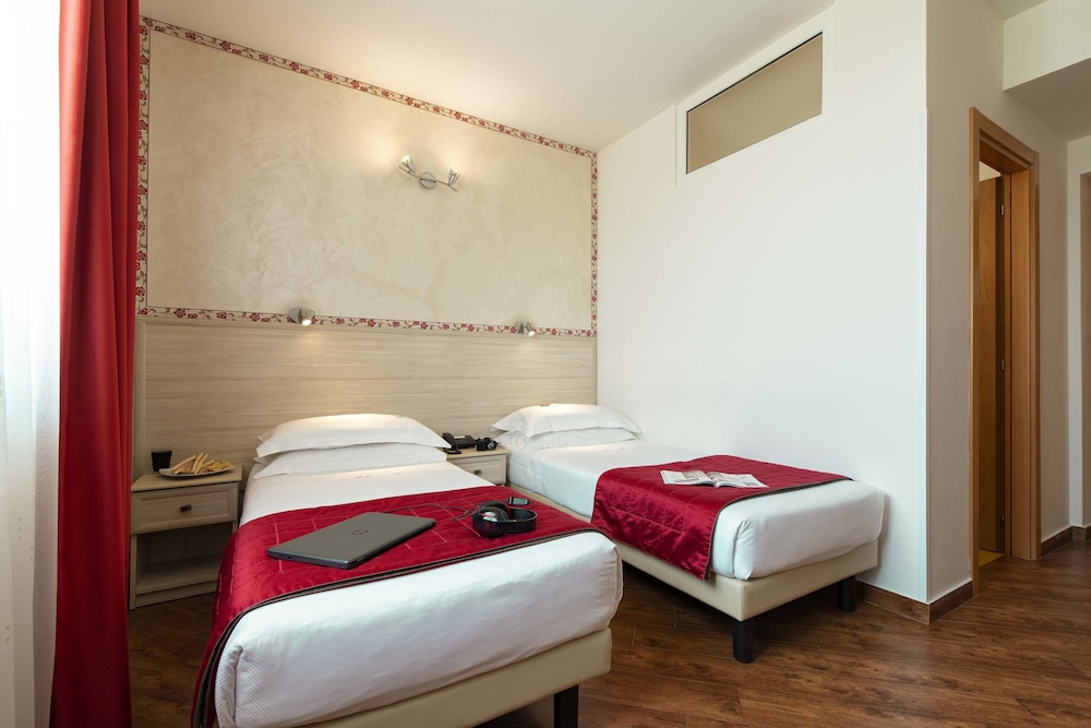 Simon Hotel 15/37