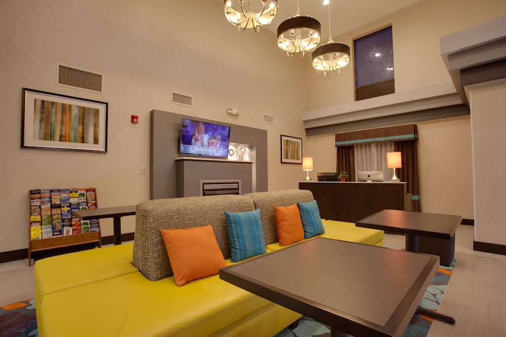 Holiday Inn Express & Suites I-95 Capitol Beltway-Largo 28/57