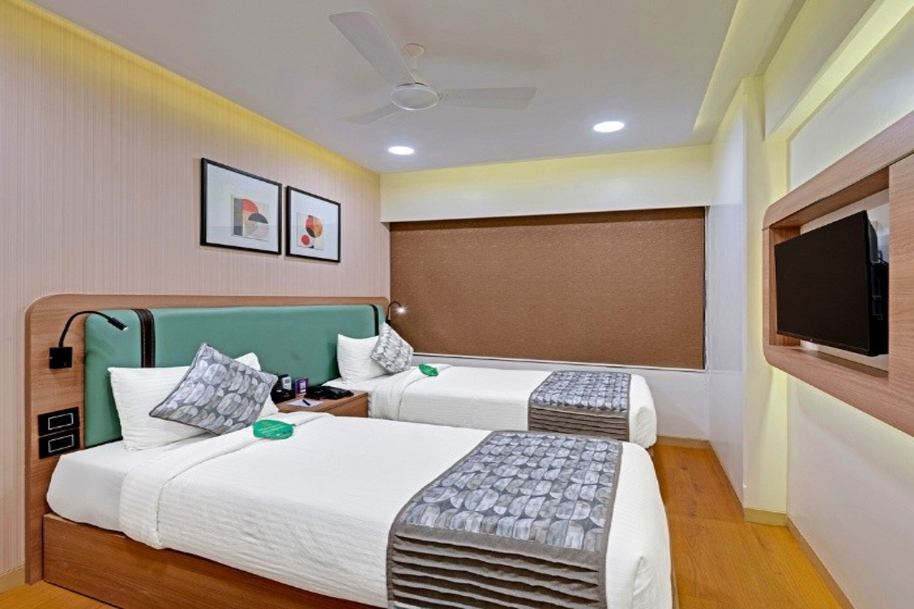 Click Hotel, MIDC Andheri 12/16