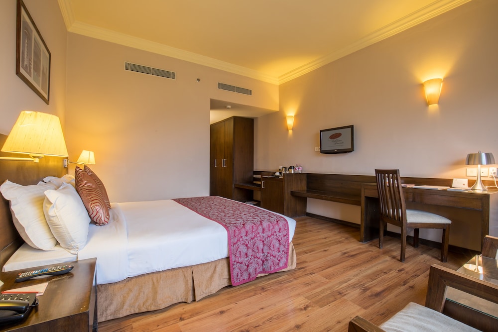 Pokhara Grande 33/80