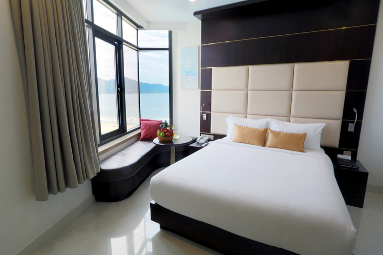 Senior Deluxe Double Partial Ocean View