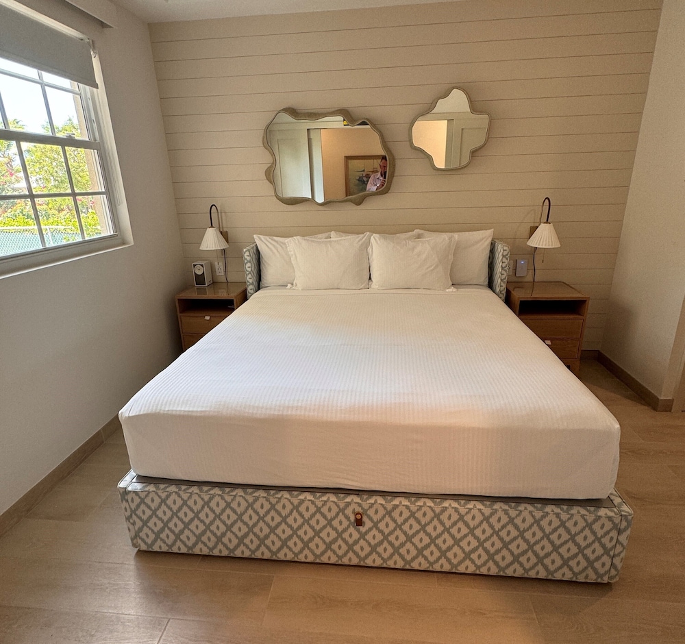 2 Bedrooms, Pool, Junior Suite, 2 King Beds, Beach Front, 2 Sofa