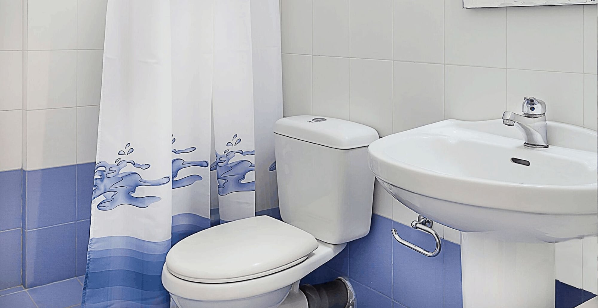 شقة بسرير مزدوج بإطلالة على البحر بغرفتي نوم مع أريكة