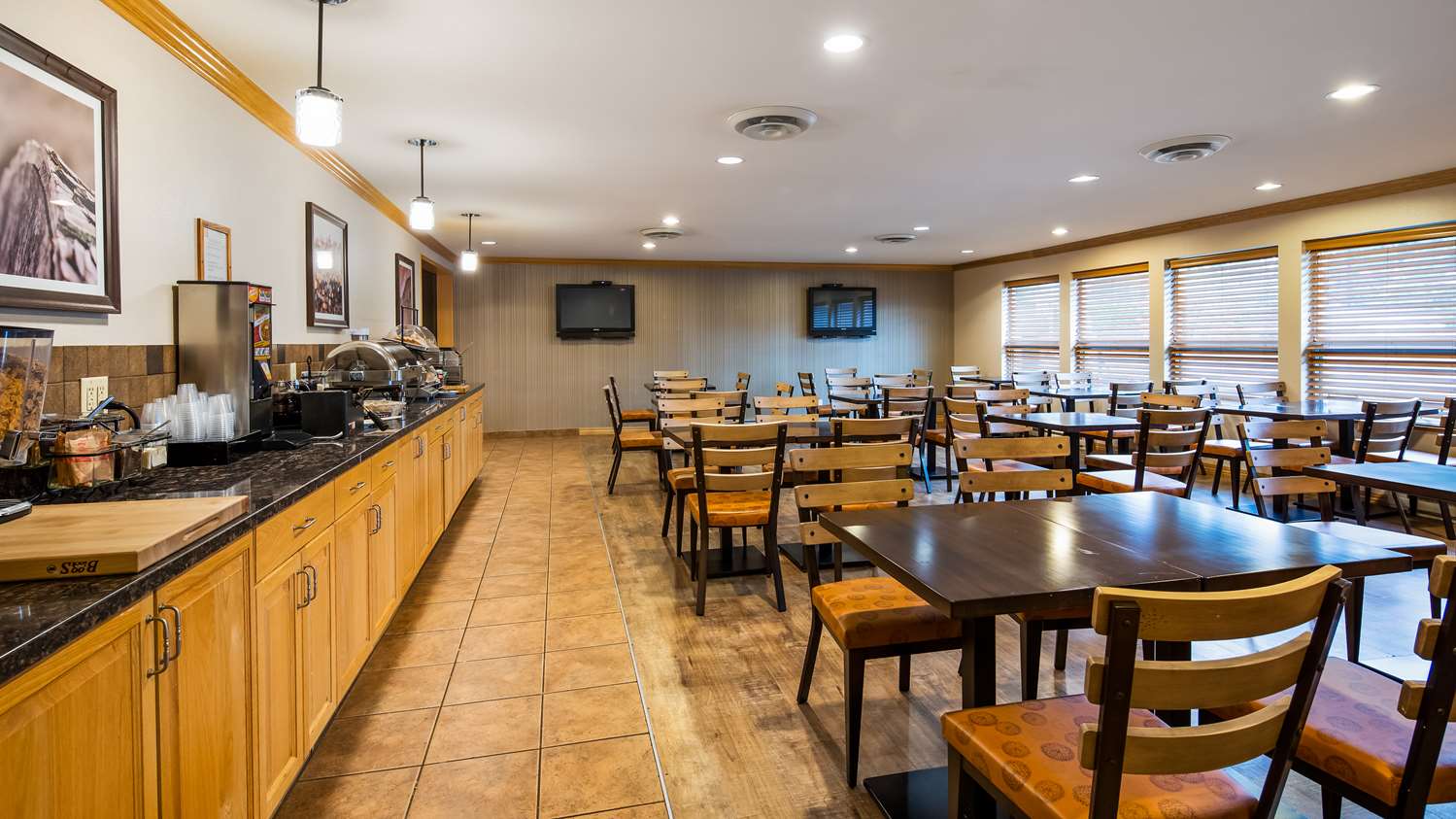Best Western Plus Country Meadows Inn 20/28