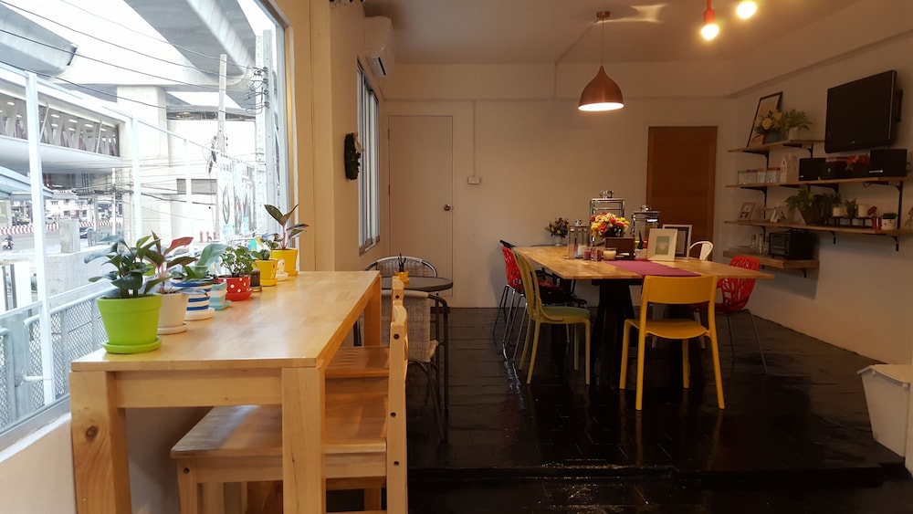 The Sugar Hostel 13/15