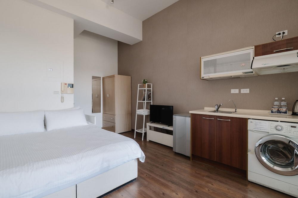 CJ Hotel 15/77