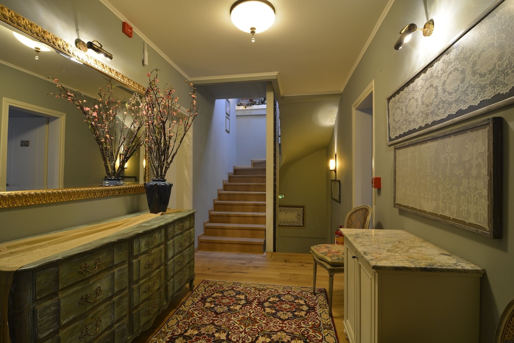Hotel Antique 6/50