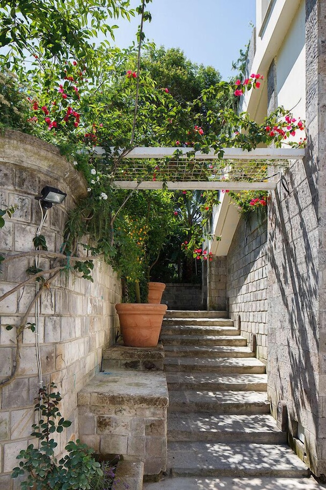 VILLA DON CAMILLO RELAIS 63/69