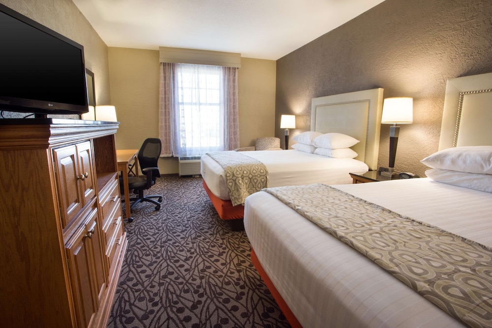 DELUXE, 2 QUEEN BEDS, HIGH FLOOR