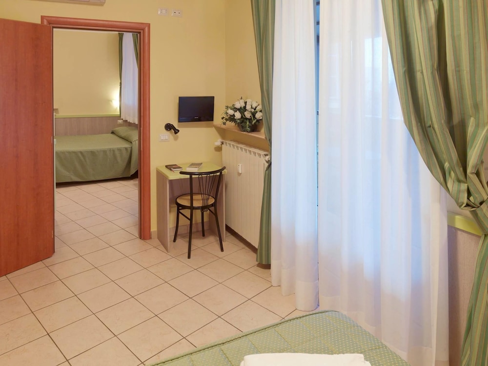 Hotel Arco Romana 7/20