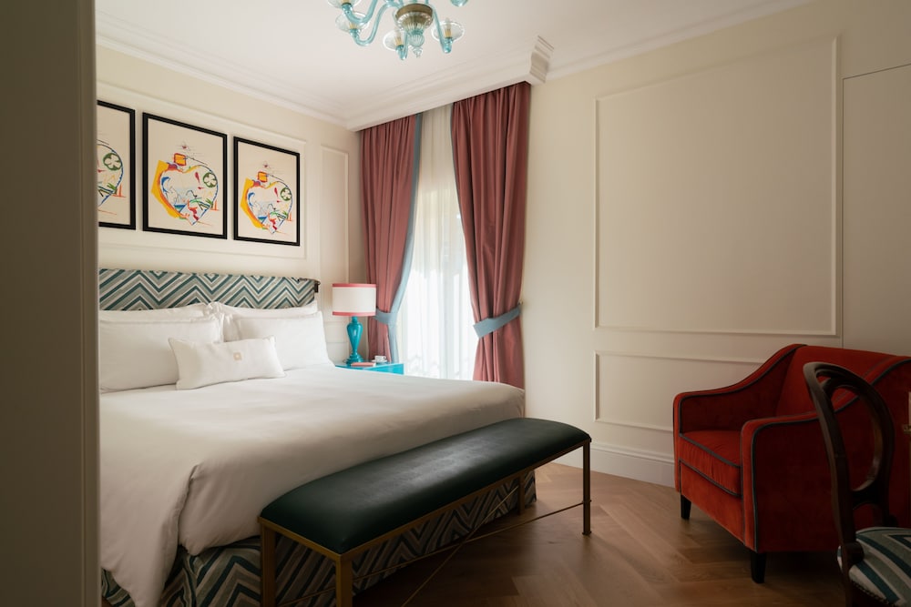 DELUXE, DOUBLE BED