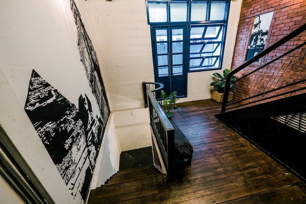 Zeds Hostel Bangkok 61/66