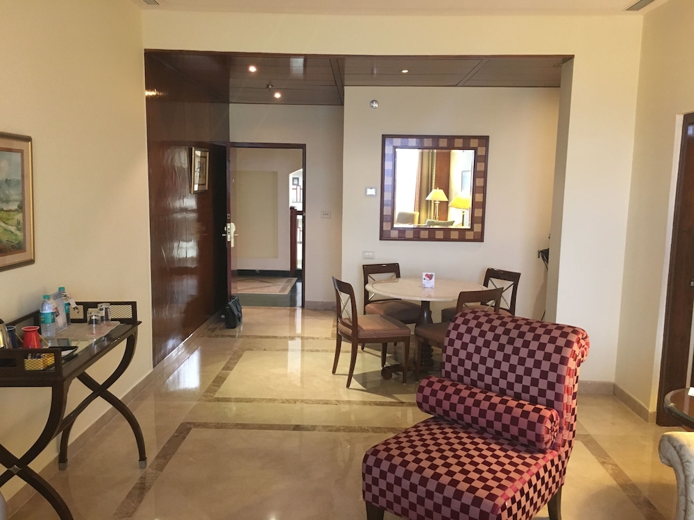 THE LALIT MUMBAI 43/67