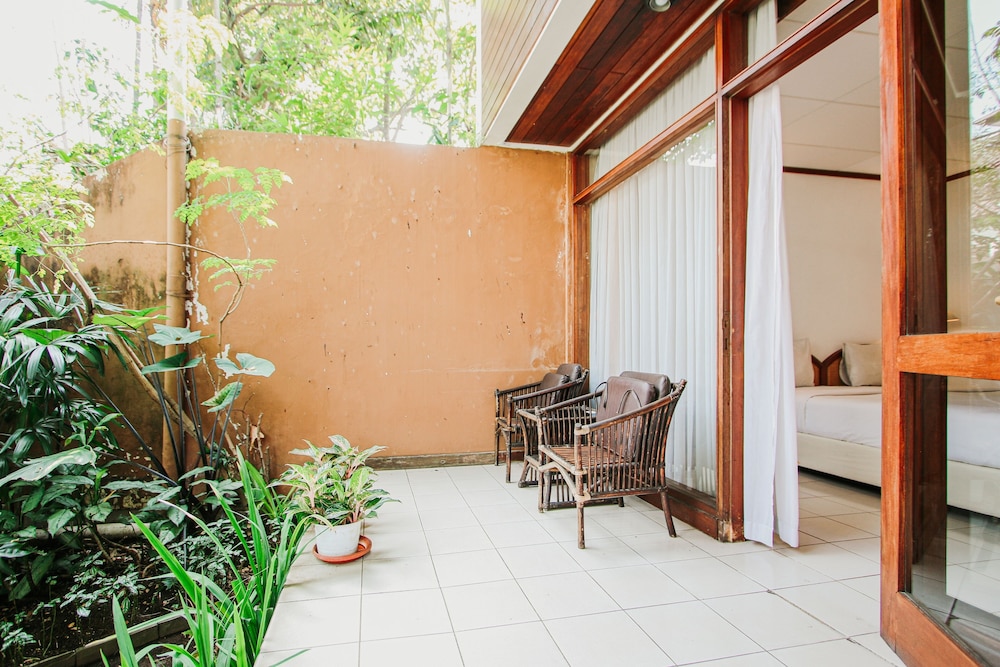 Hotel Bumi Asih 8/64
