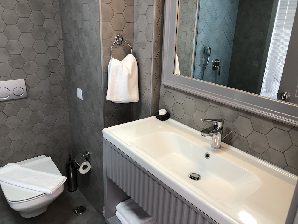 Yunus Hotel 68/71