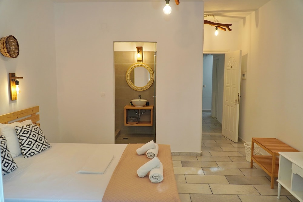 Camara Hotel 24/50