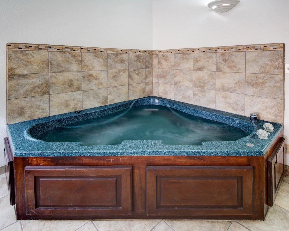 Quality Inn & Suites Rio Grande City, TX 15/39