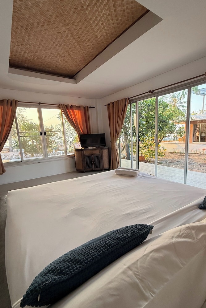 Standard, King Bed, Sea View, with Pool