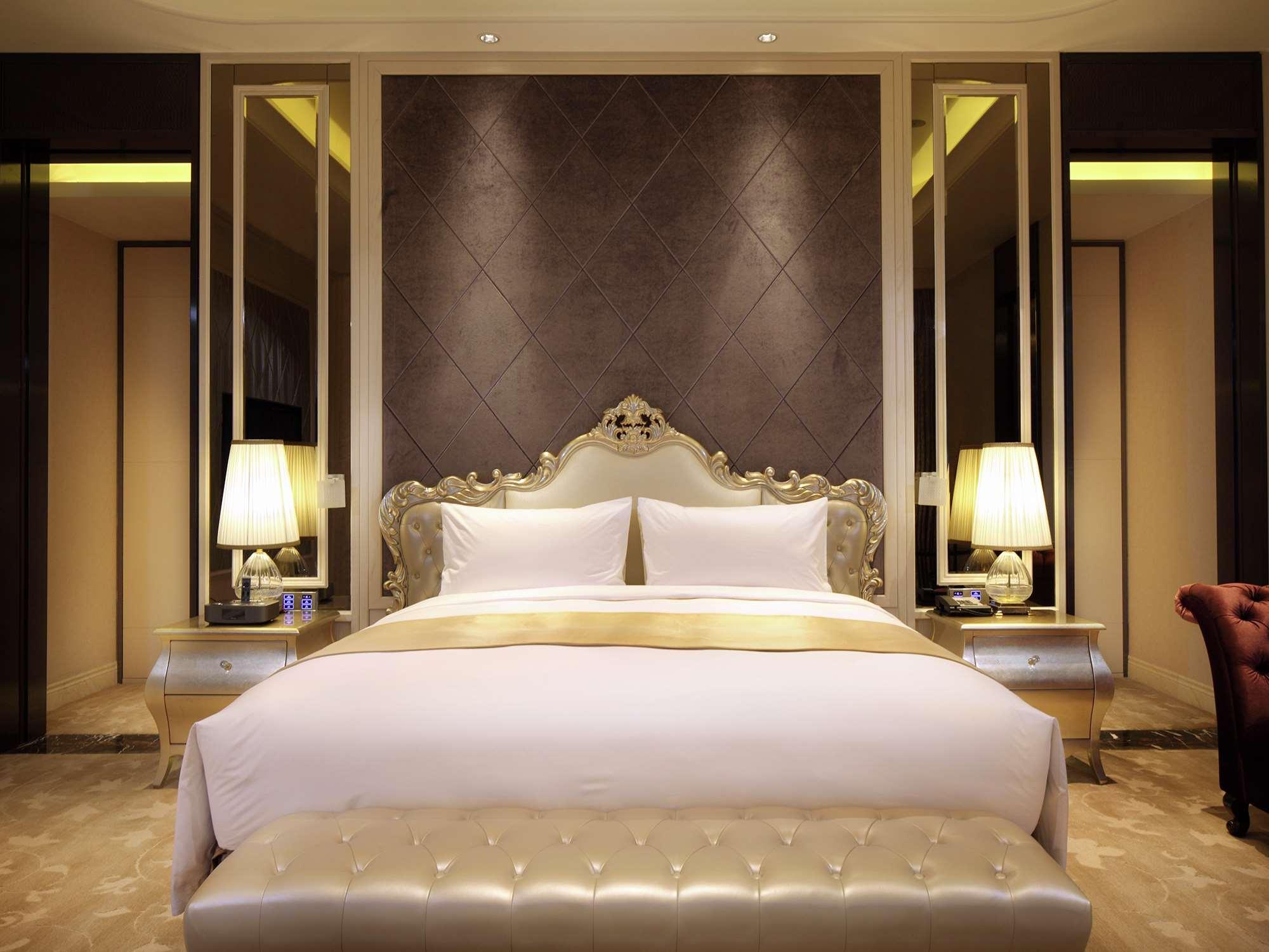 PRESIDENTIAL, SUITE, KING BED, LOUNGE ACCESS