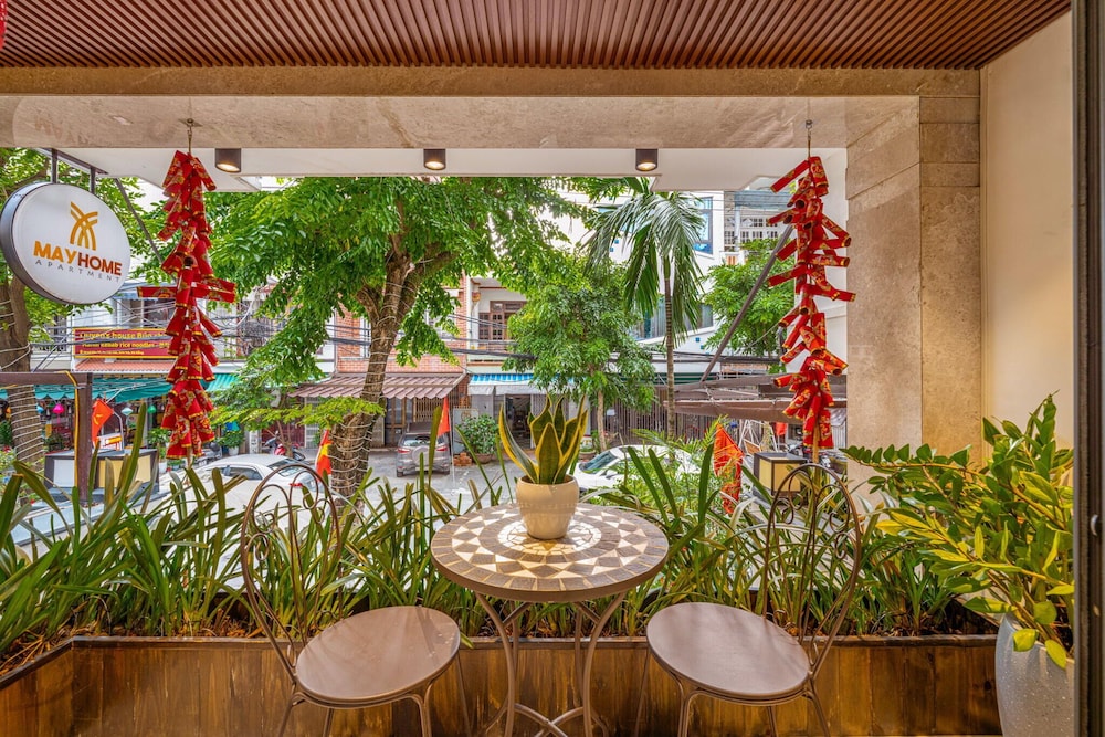 Omega Hotel 45/54
