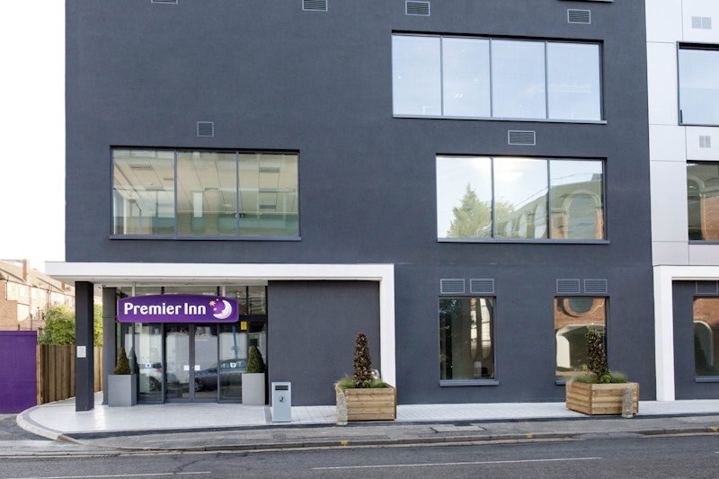 Premier Inn Woking Town Centre 6/32