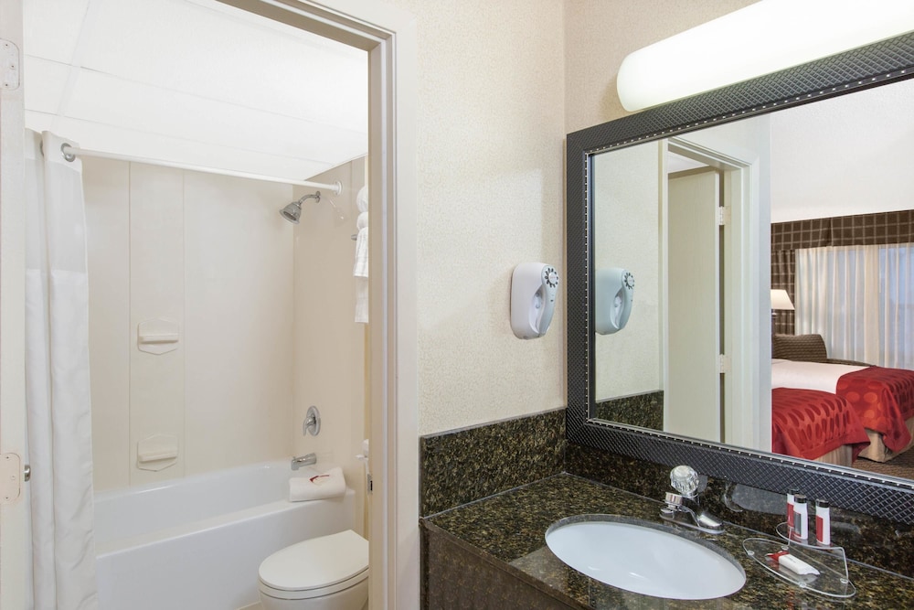 Ramada by Wyndham Midtown Grand Island 11/30