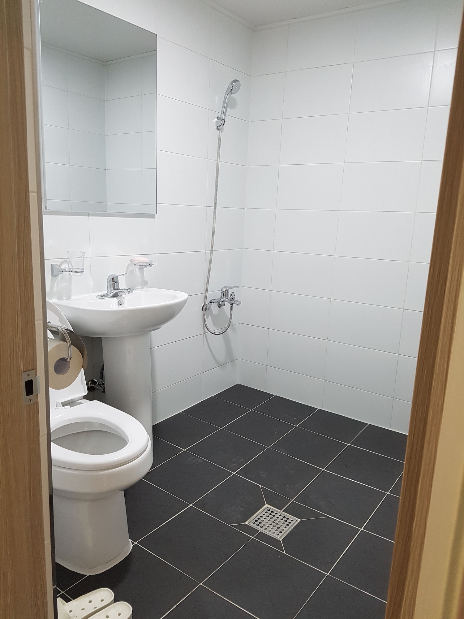 MALE DORM, 3 PEOPLE
