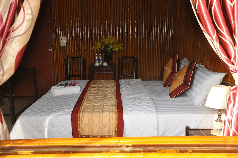 BUNGALOW, DOUBLE BED
