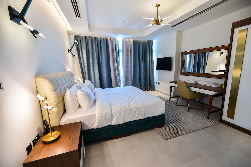 Waterfront Hotel Apartment 26/54