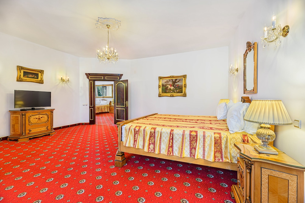 Aurelius Hotel 12/49