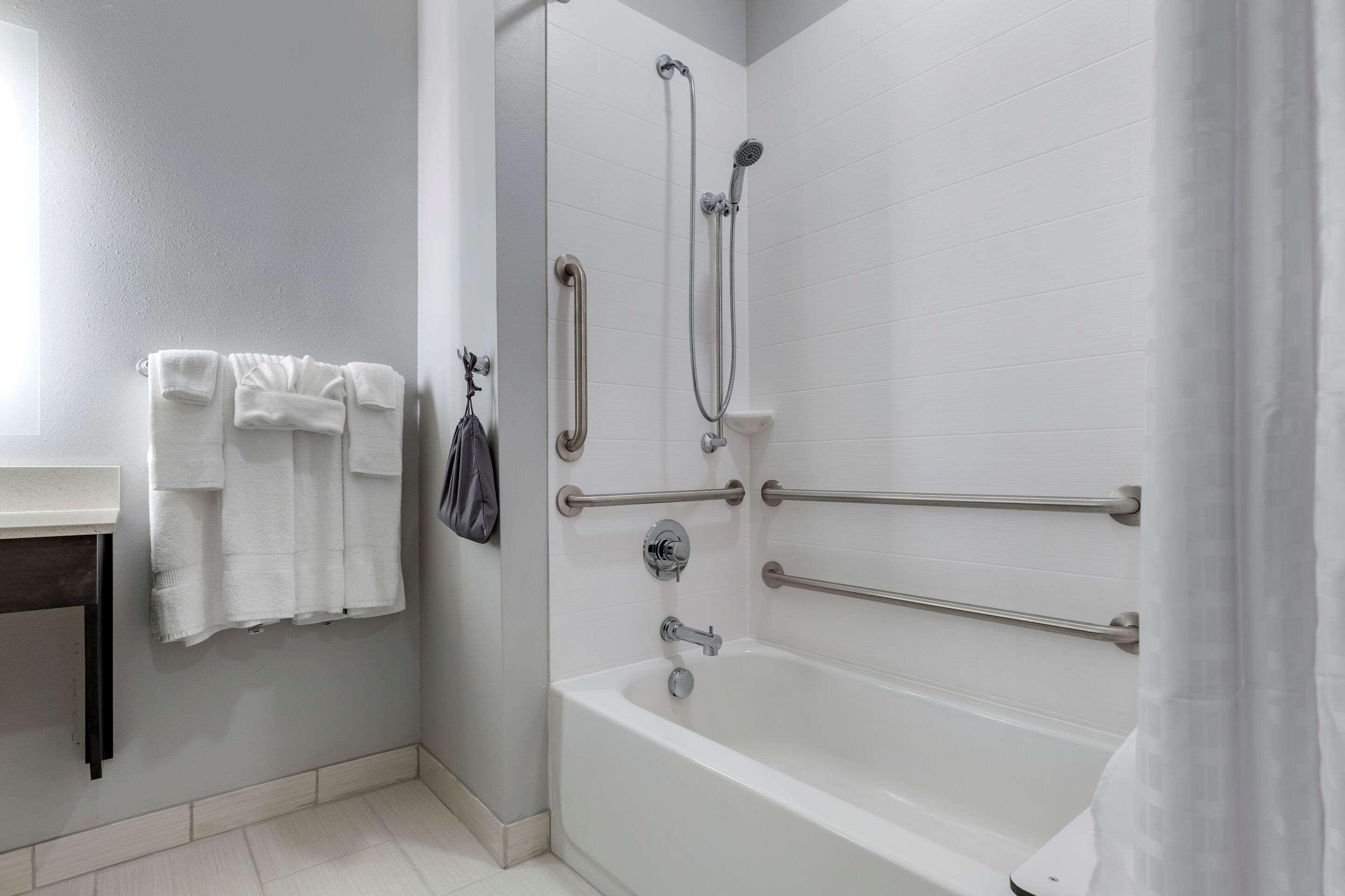 EFFICIENCY, SUITE, KING BED, ACCESSIBLE