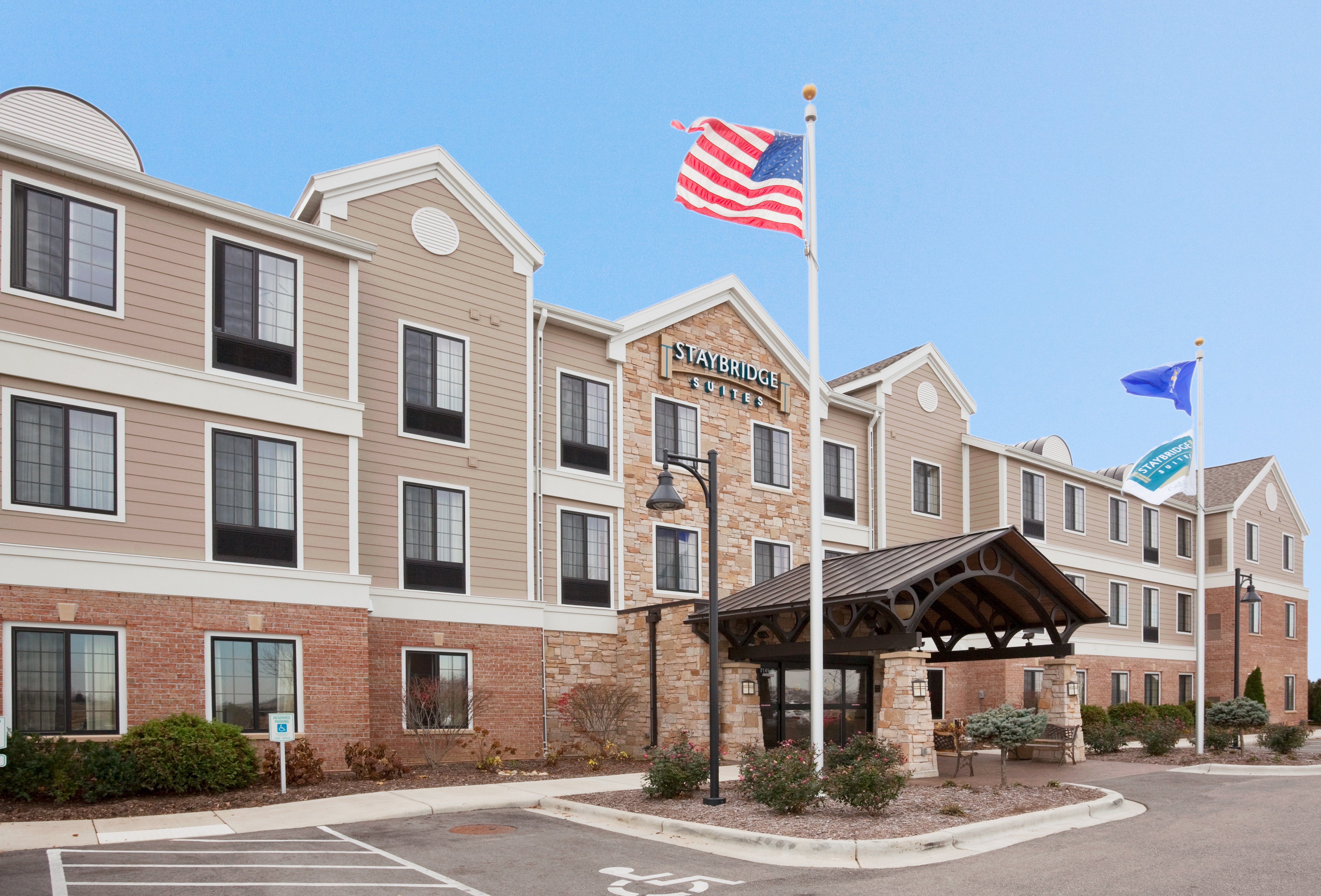 Staybridge Suites Milwaukee West-Oconomowoc 64/73