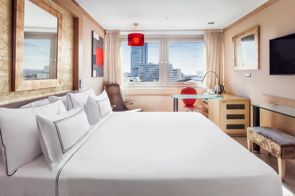 Melia, Guest Room, Queen Bed