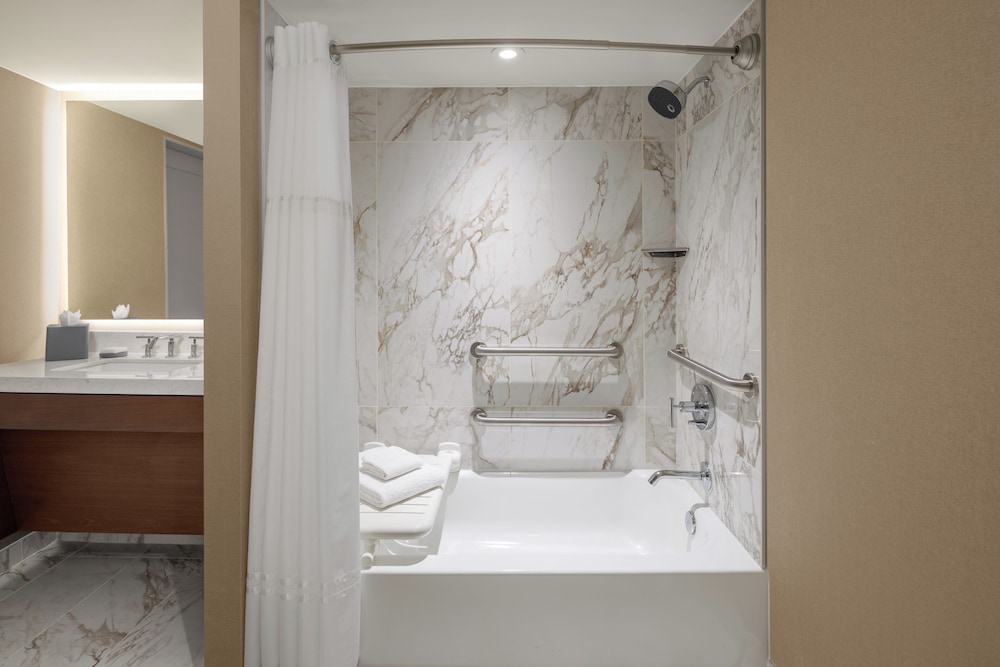 غرفة بسرير كينج لذوي الإعاقة، Houston Marriott Uptown by the Galleria 7/7